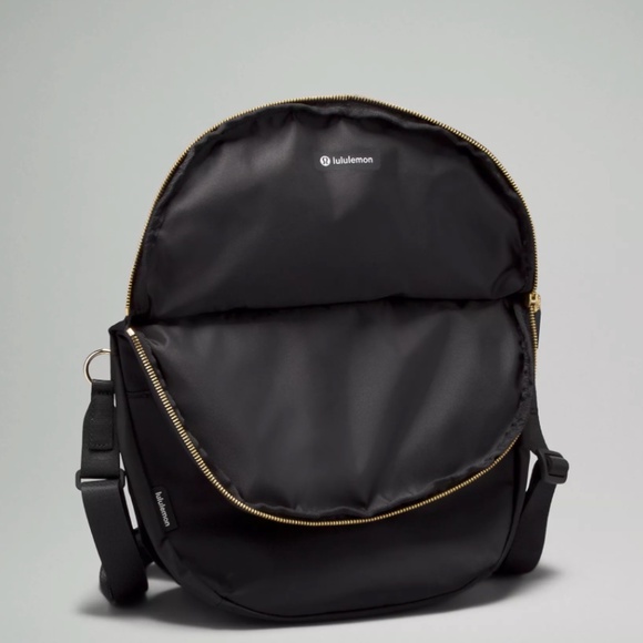 Lululemon All Night Festival Bag 2L Black and Gold Brand New Micro Crossbody - Picture 2 of 2